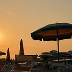 Seaview Flat Next To - Beahost * 비비오네